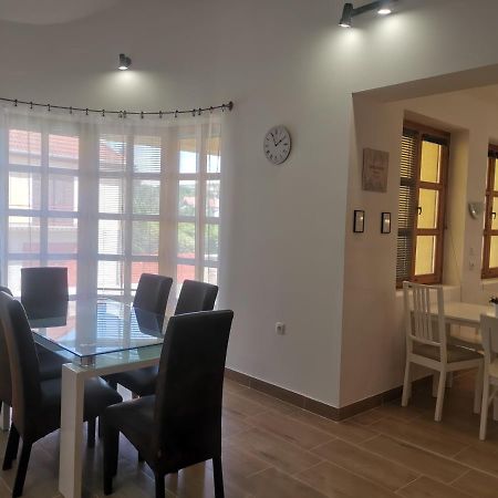 Hella Vendeghaz Hotel Eger Bagian luar foto