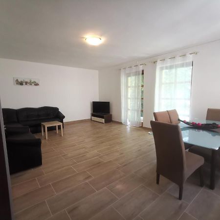 Hella Vendeghaz Hotel Eger Bagian luar foto