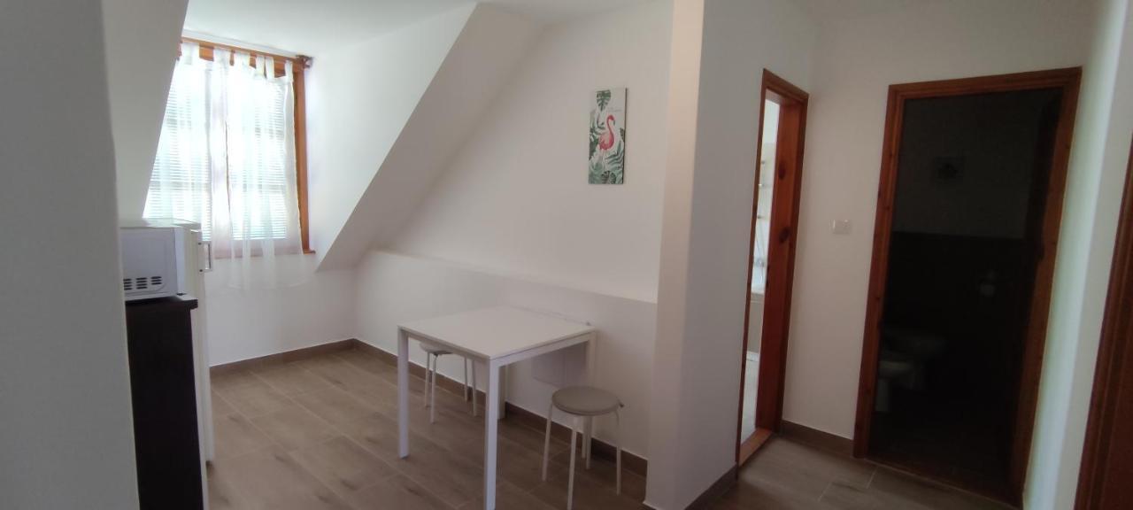 Hella Vendeghaz Hotel Eger Bagian luar foto