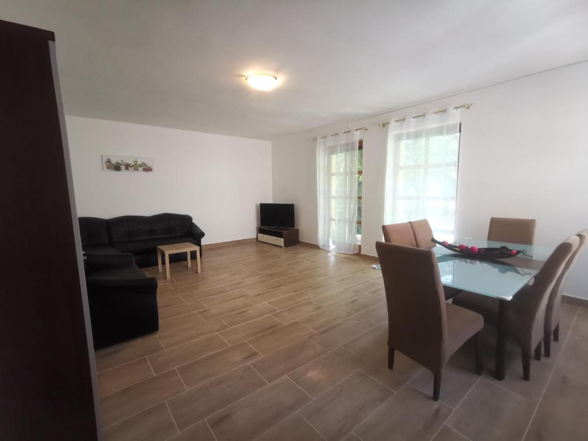 Hella Vendeghaz Hotel Eger Bagian luar foto