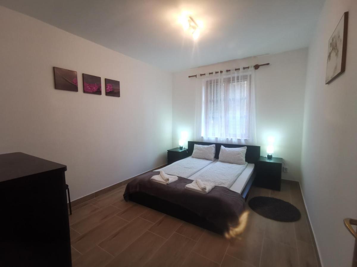 Hella Vendeghaz Hotel Eger Bagian luar foto
