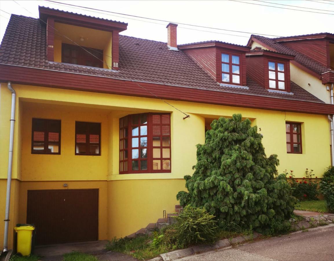Hella Vendeghaz Hotel Eger Bagian luar foto